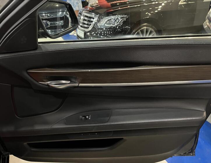 BMW Řada 7 13