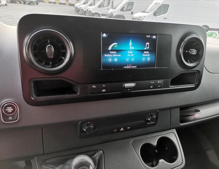 Mercedes-Benz Sprinter 9