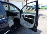 Chrysler Town & Country 17