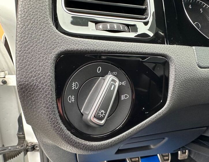 Volkswagen Golf 30