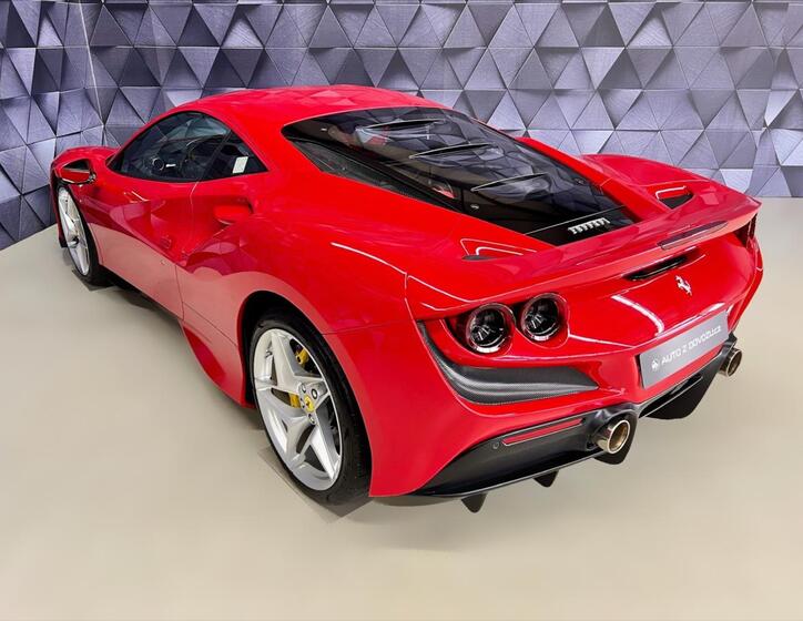 Ferrari F8 4