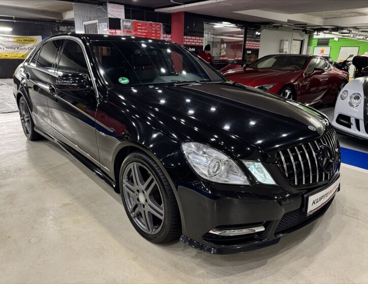Mercedes-Benz Třídy E 8