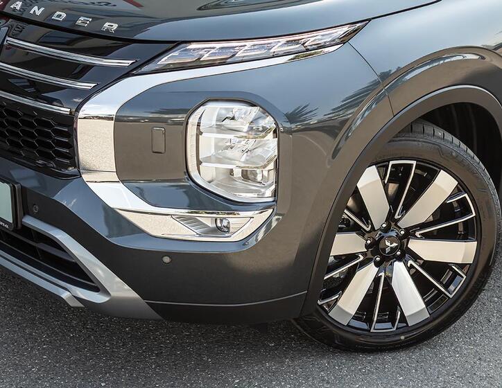 Mitsubishi Outlander 4