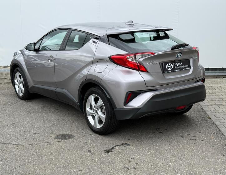 Toyota C-HR 4