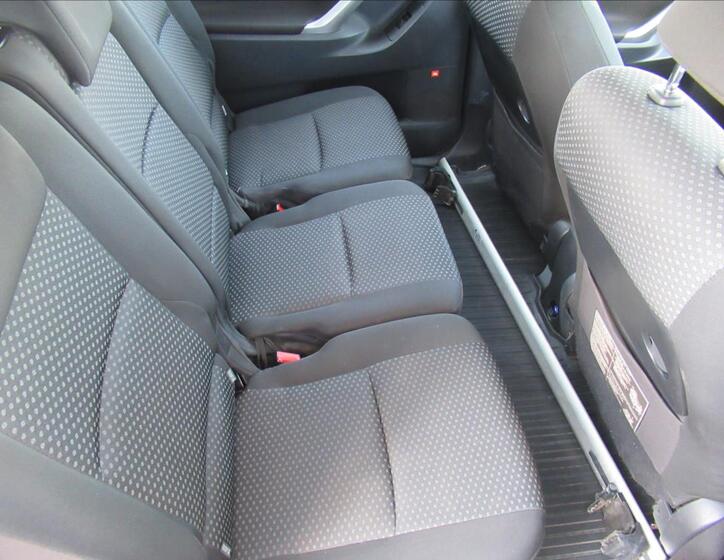 Toyota Verso 19