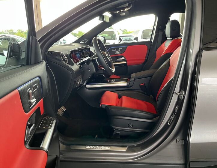 Mercedes-Benz GLA 11