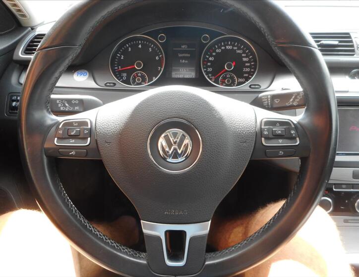 Volkswagen Passat 11