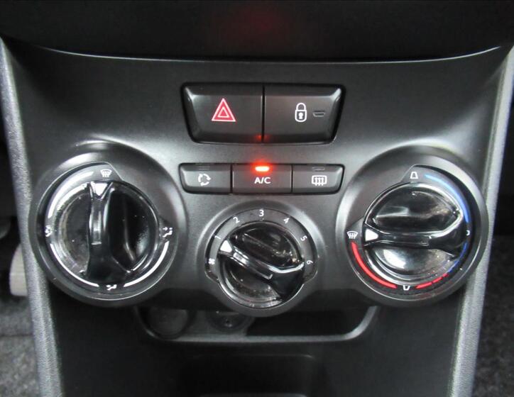 Peugeot 208 10