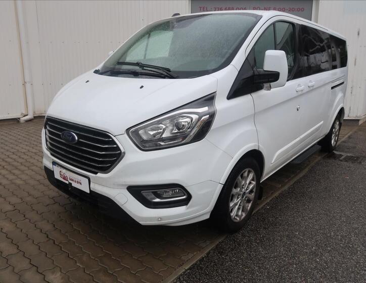 Ford Tourneo Custom 1