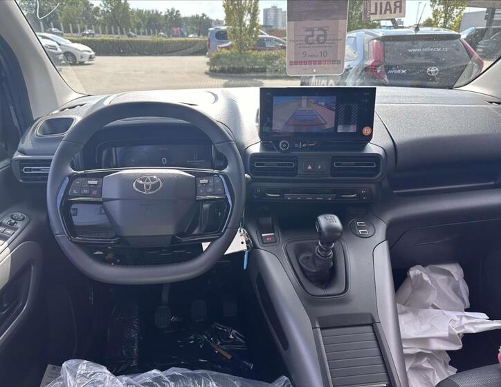 Toyota ProAce 9
