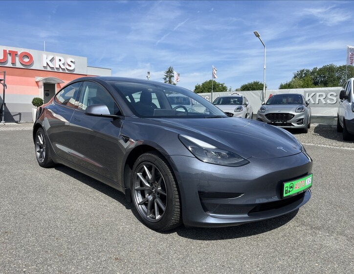 Tesla Model 3 1