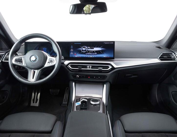BMW i4 12