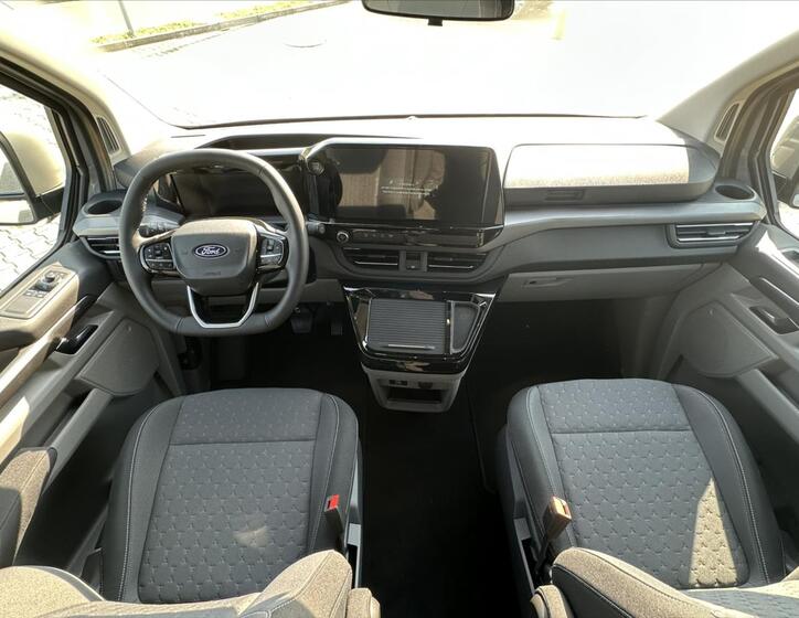 Ford Tourneo Custom 22