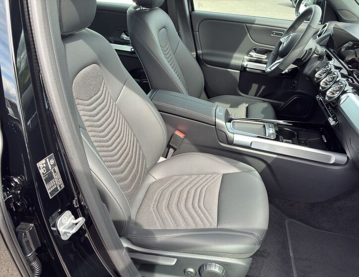 Mercedes-Benz EQB 6