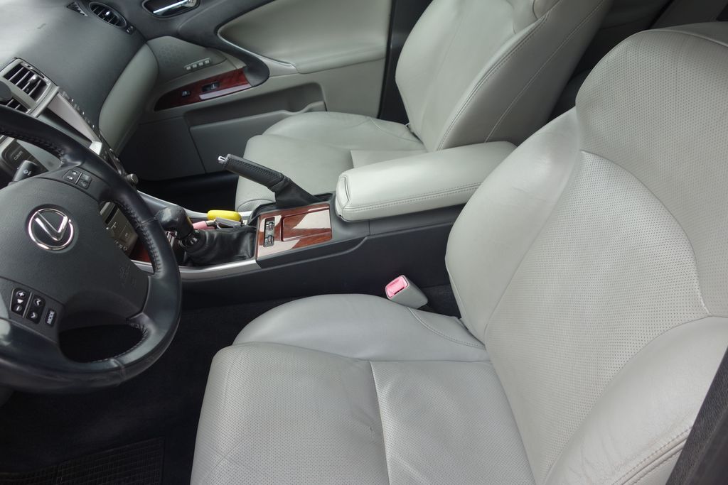 Lexus IS 220