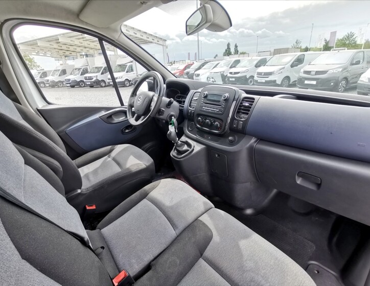 Opel Vivaro 8