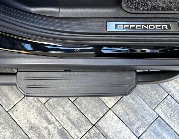 Land Rover Defender 39