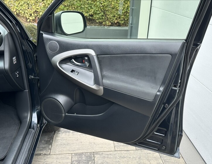 Toyota RAV4 17