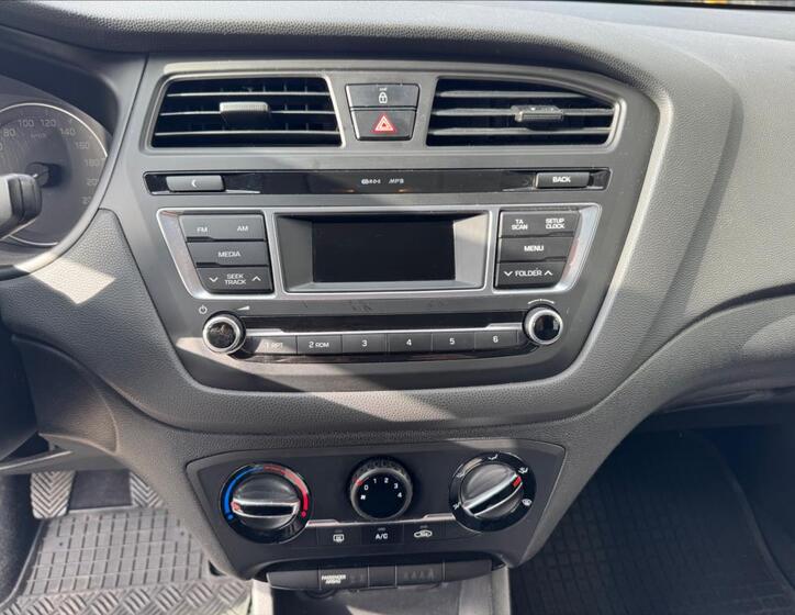 Hyundai i20 16