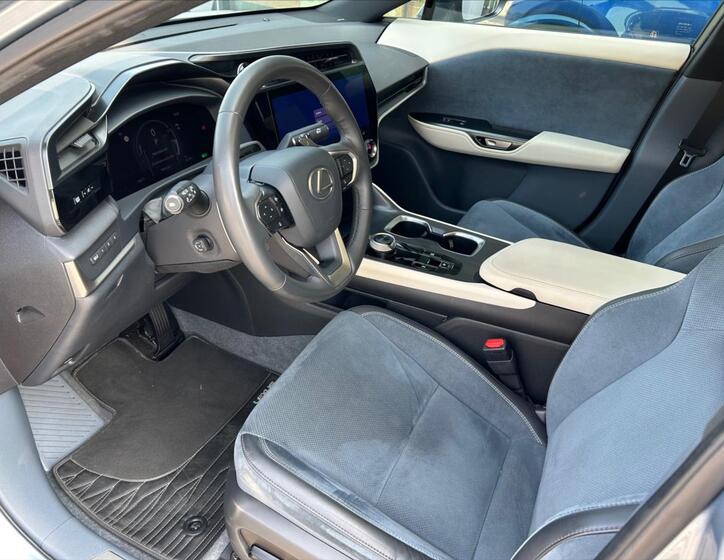 Lexus RZ 450e 9