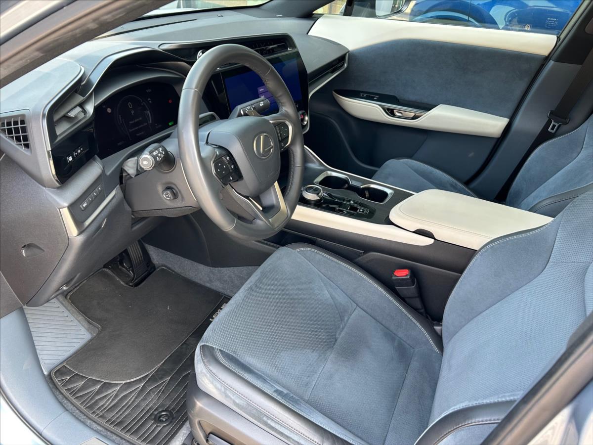 Lexus RZ 450e