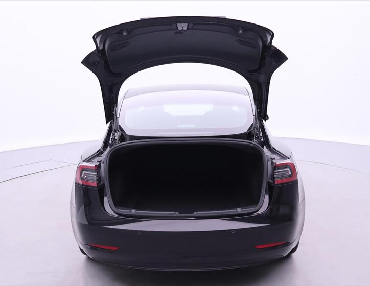 Tesla Model 3 9