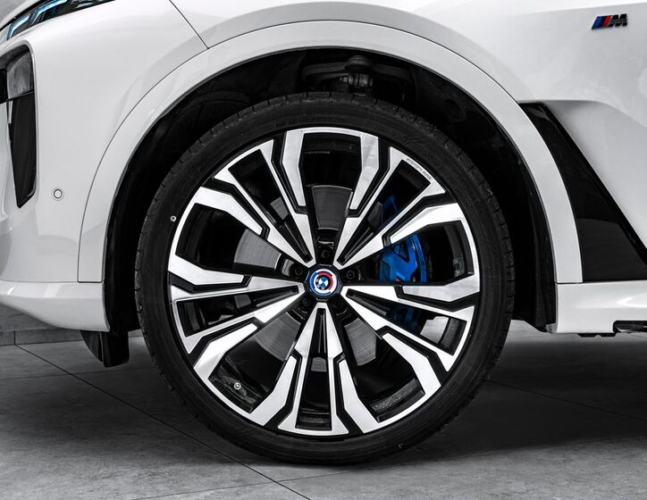 BMW X7 10