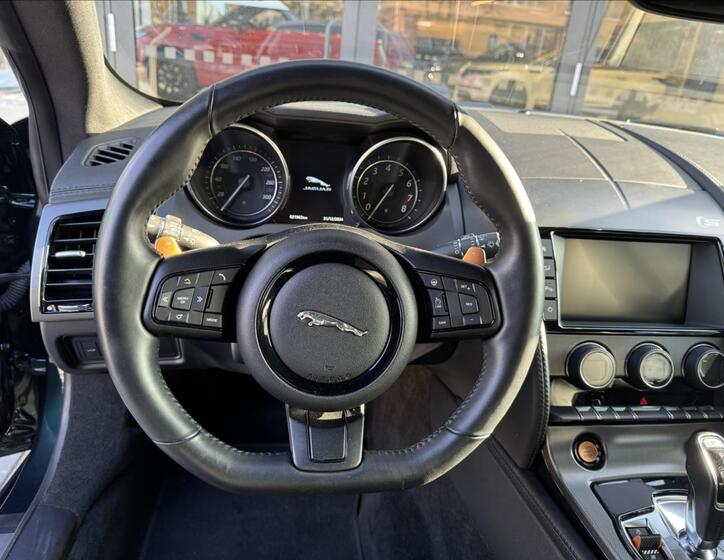 Jaguar F-Type 11