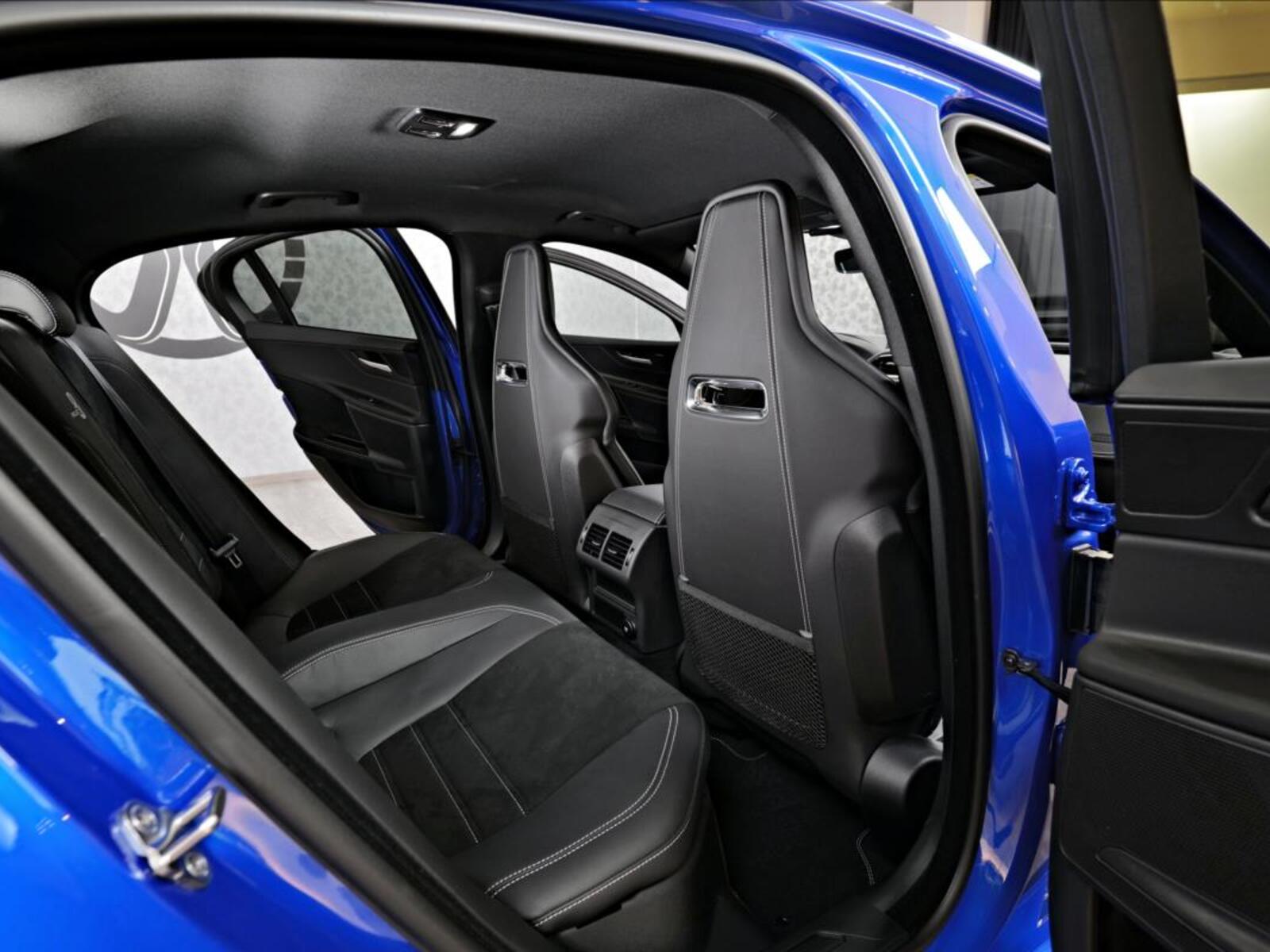 Jaguar XE 39