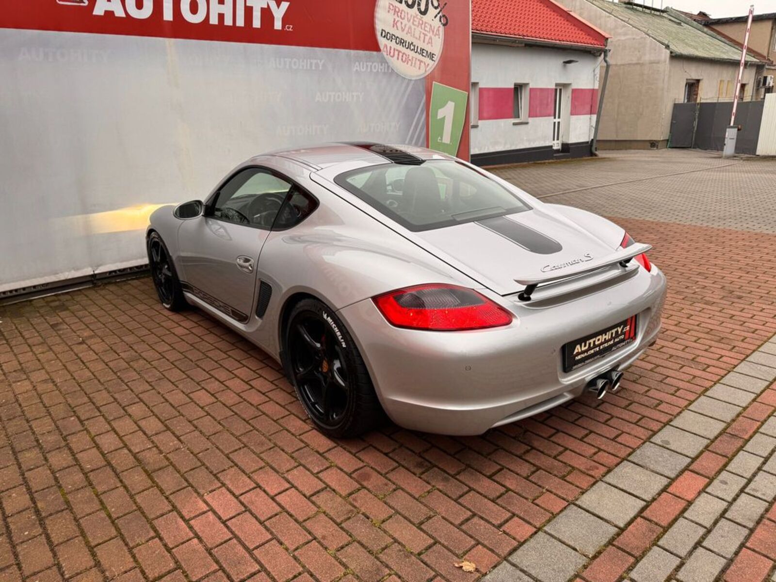 Porsche Cayman 9