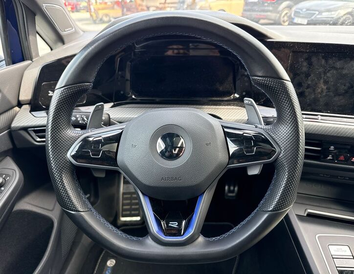 Volkswagen Golf 11