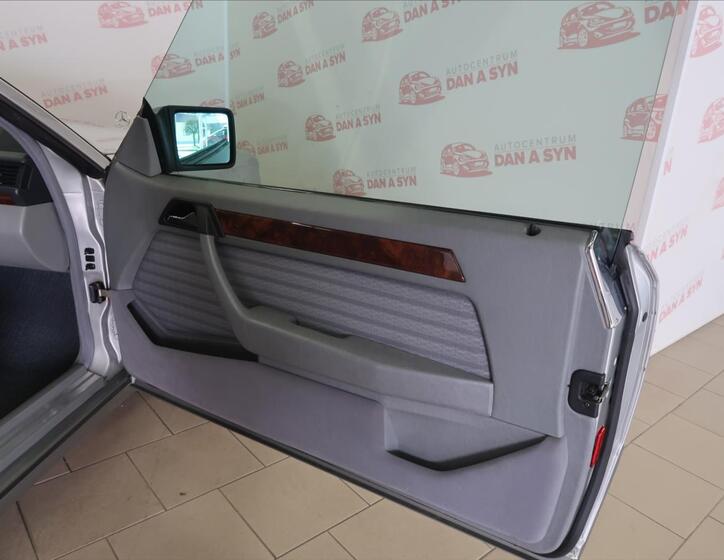 Mercedes-Benz 124 12