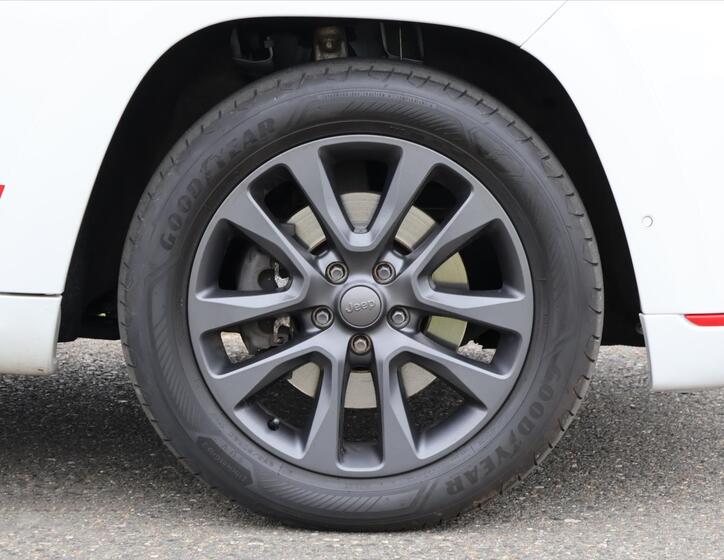 Jeep Grand Cherokee 40