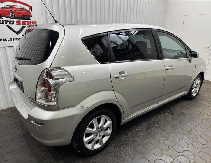 Toyota Corolla Verso 8