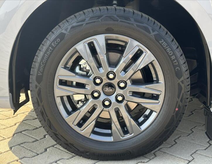 Ford Tourneo Custom 11