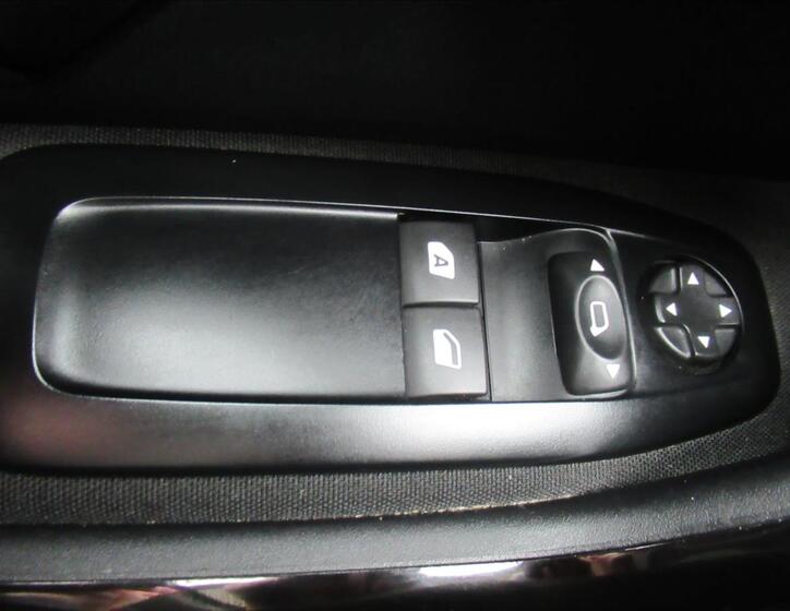 Peugeot 208 17