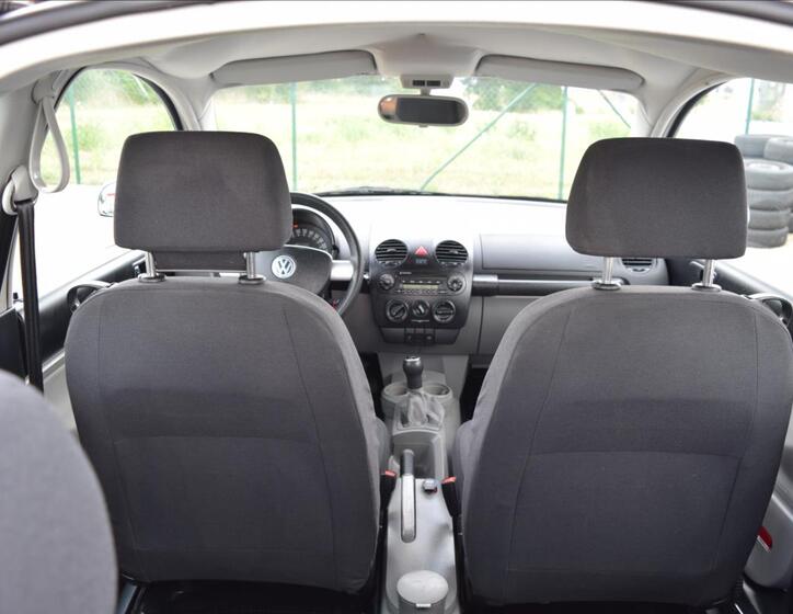 Volkswagen New Beetle 21