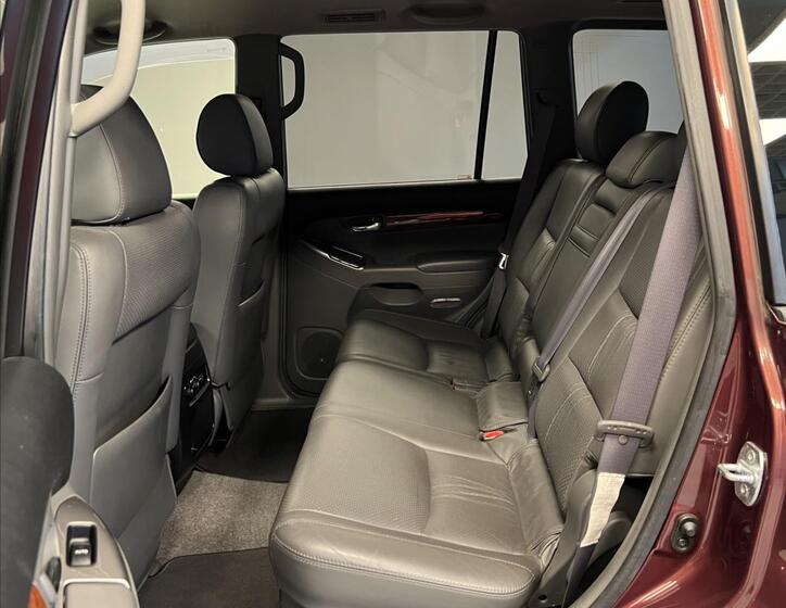 Toyota Land Cruiser 11