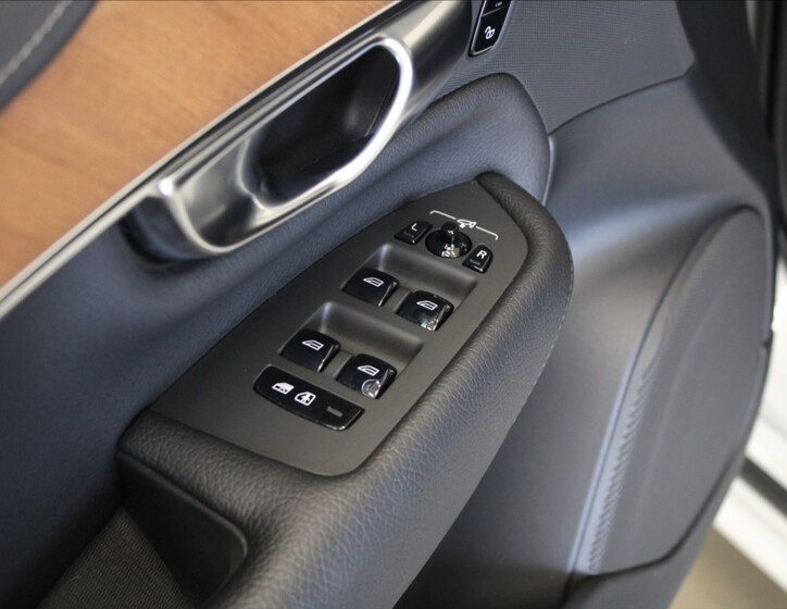 Volvo XC90 16