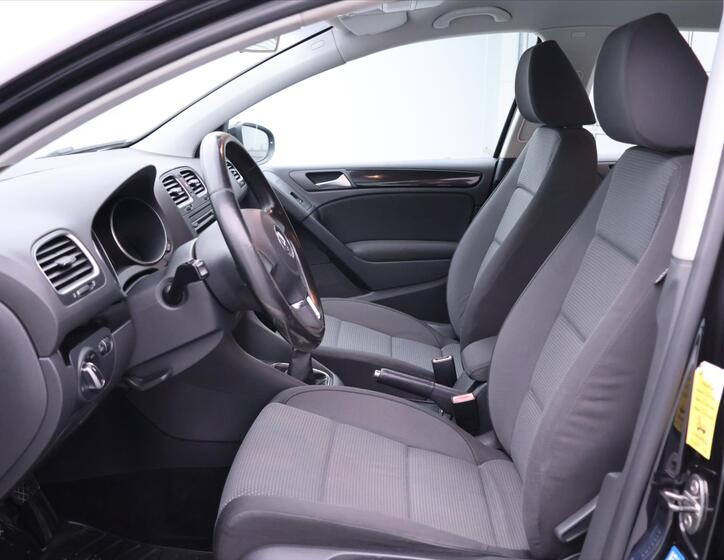 Volkswagen Golf 10