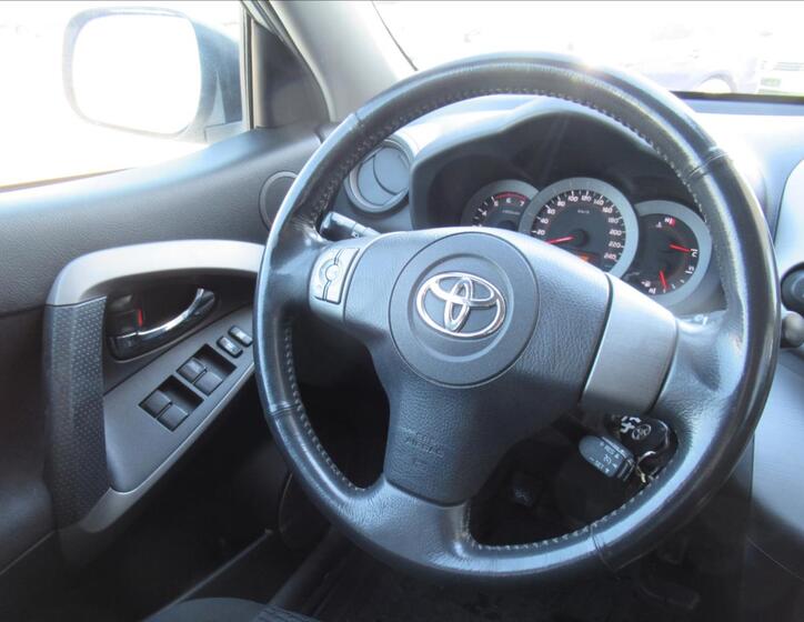 Toyota RAV4 11