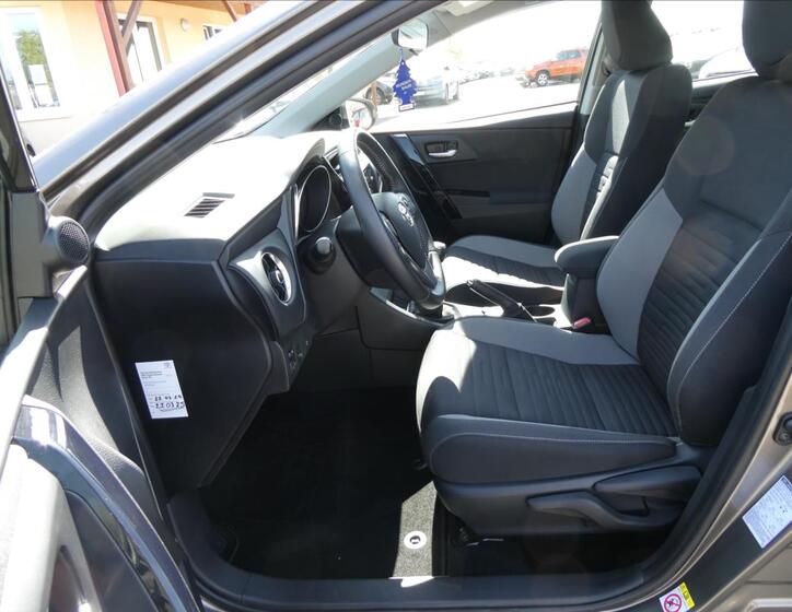 Toyota Auris 22