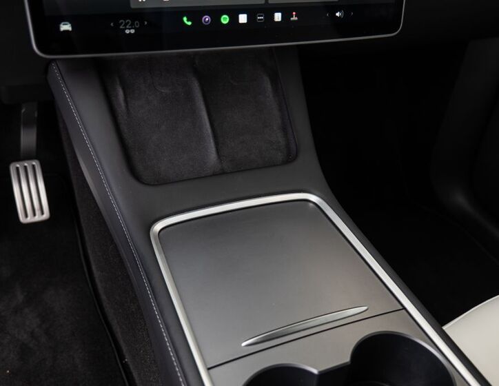 Tesla Model Y 17