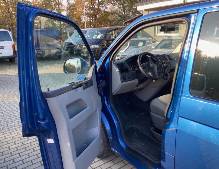 Volkswagen Caravelle 12