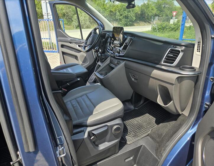Ford Tourneo Custom 6