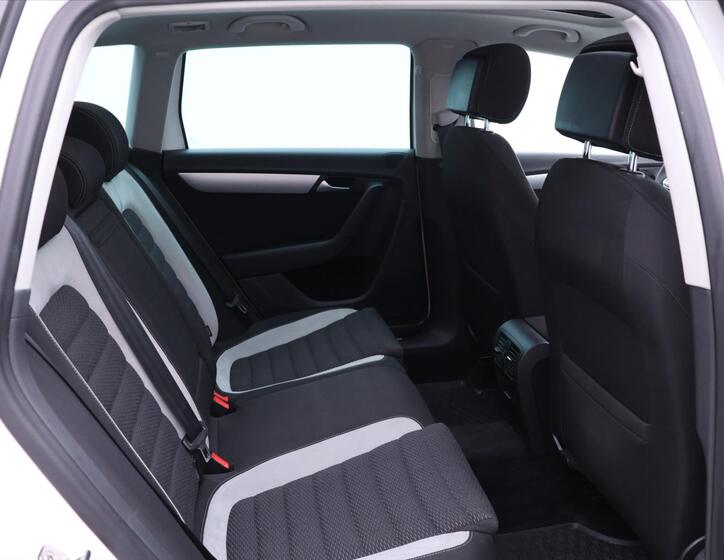Volkswagen Passat 13