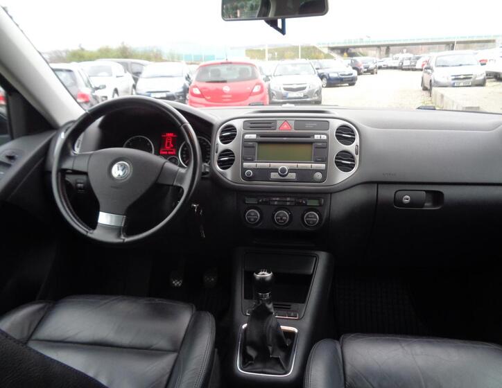 Volkswagen Tiguan 9