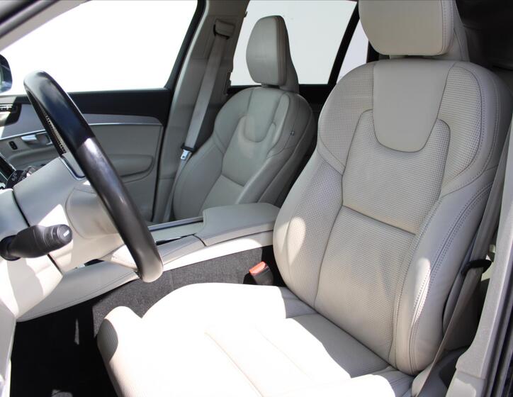 Volvo XC90 10