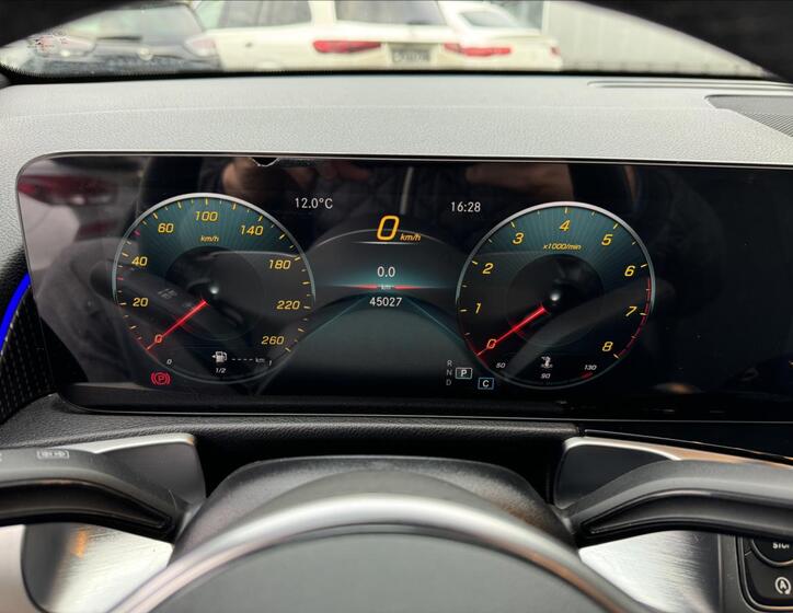 Mercedes-Benz GLB 8