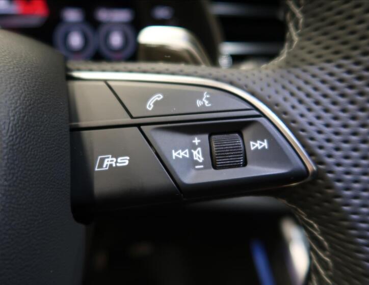 Audi RS Q8 23